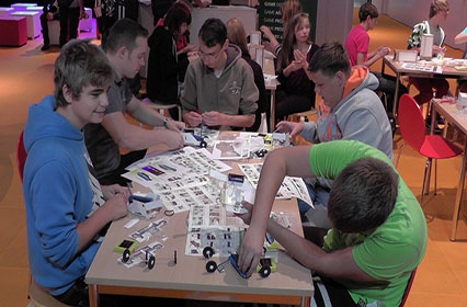 کارگاه ساخت اتومبیل اسباب بازی کارگاه ساخت اتومبیل اسباب بازی