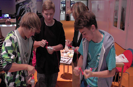 کارگاه ساخت اتومبیل اسباب بازی کارگاه ساخت اتومبیل اسباب بازی