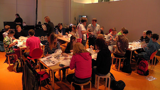 کارگاه ساخت اتومبیل اسباب بازی کارگاه ساخت اتومبیل اسباب بازی