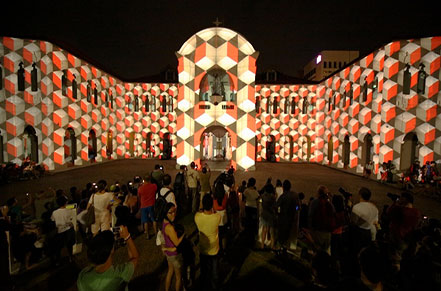 ملودی سحر و جادو با پروژکتورهای پاناسونیک 