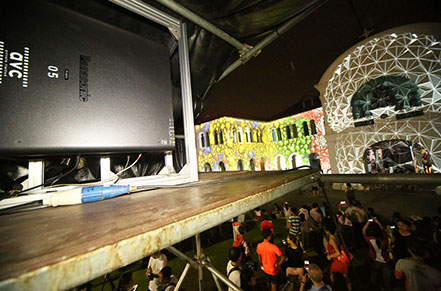 ملودی سحر و جادو با پروژکتورهای پاناسونیک 