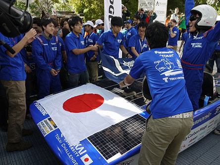 پشتیبانی پاناسونیک از تیم دانشجویی در رقابتهای خورشیدی بریجستون  پشتیبانی پاناسونیک از تیم دانشجویی در رقابتهای خورشیدی بریجستون